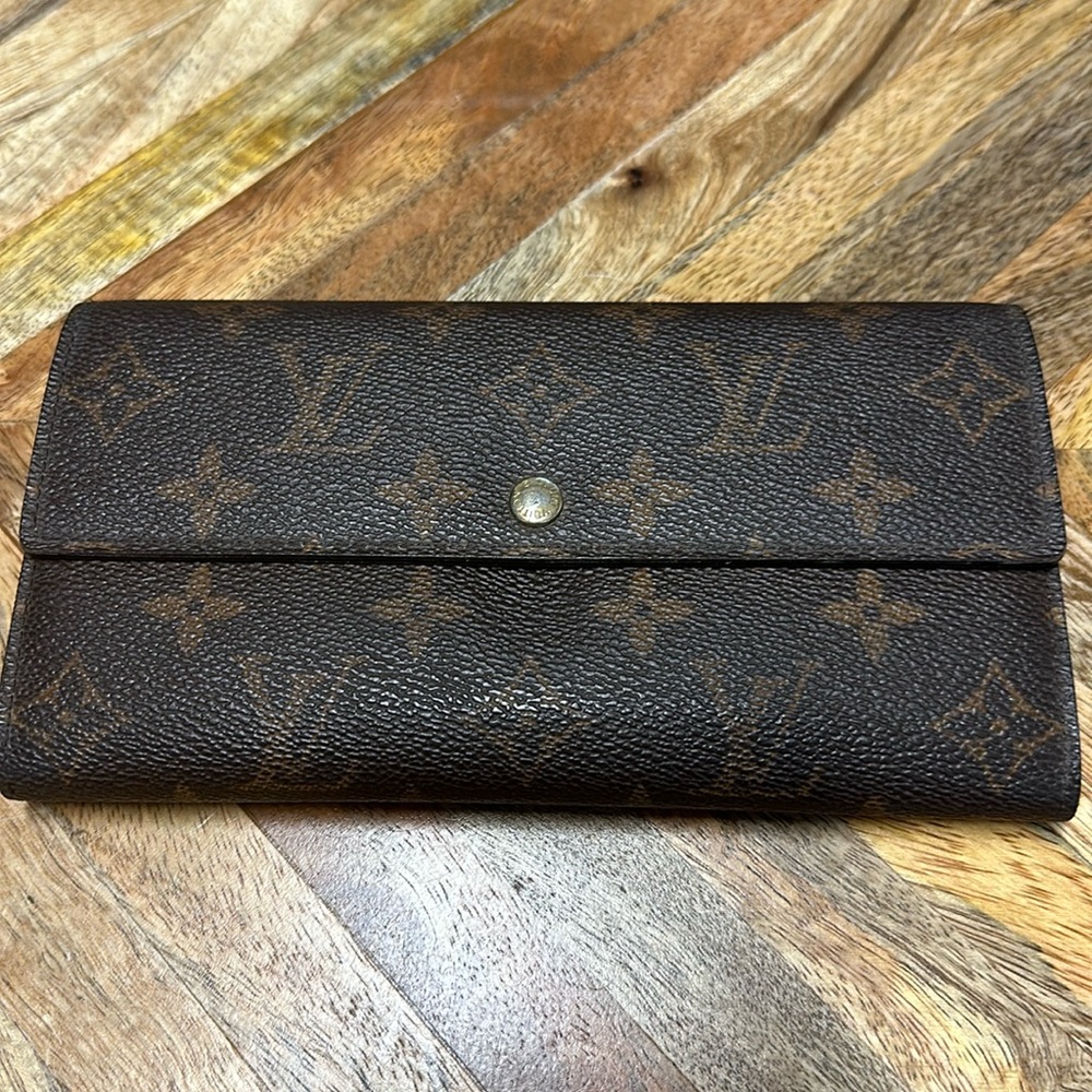 LOUIS VUITTON monogram Sarah wallet